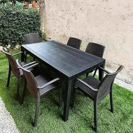 Domus Jessica Garden דירה
